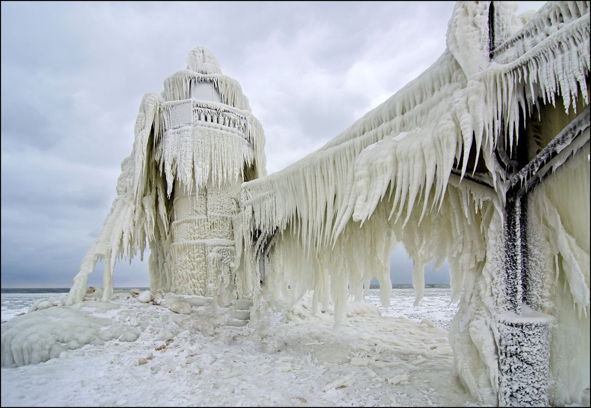 Le phare St Joseph sur le Lac Michigan : un phare gelé